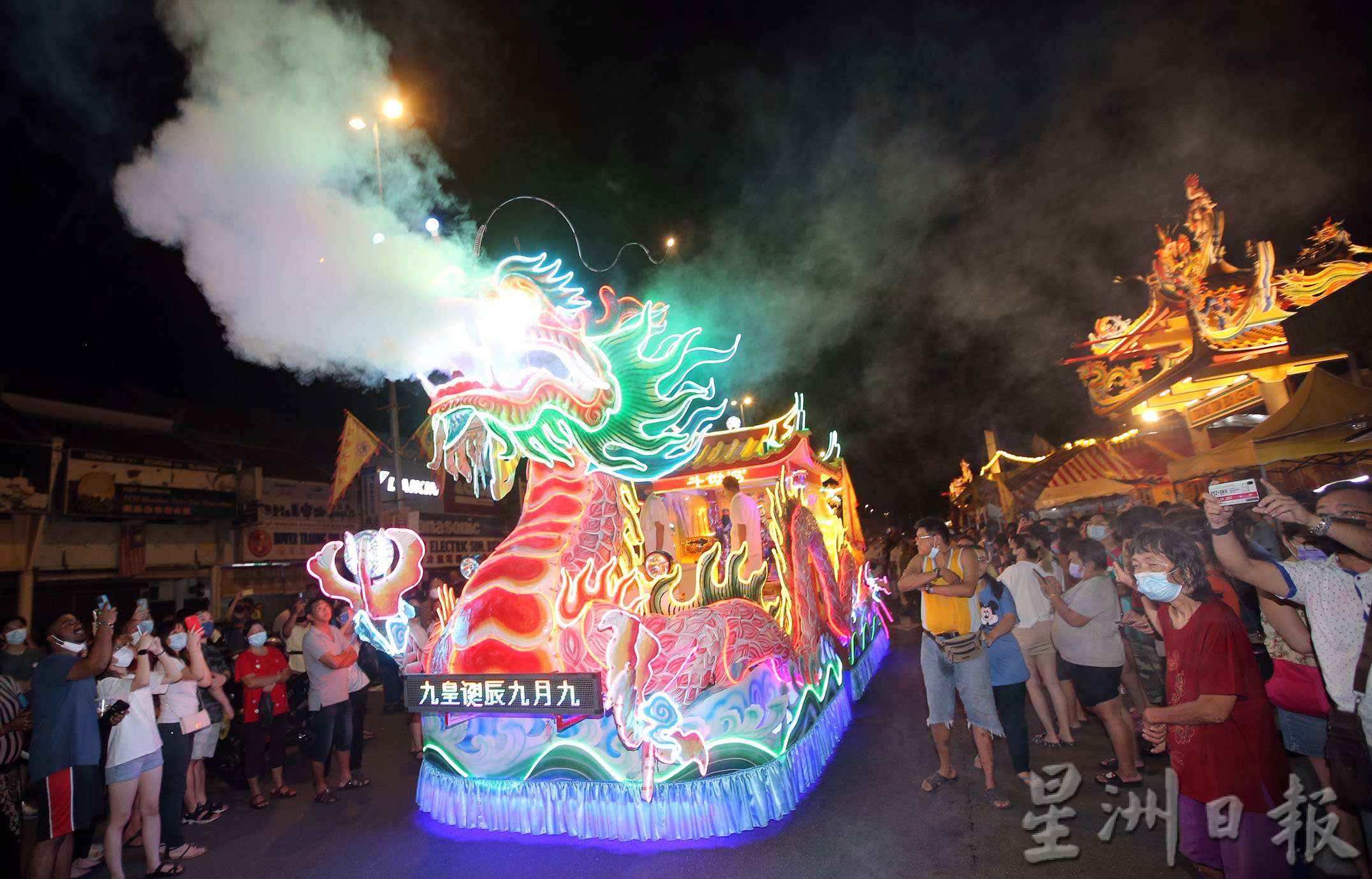 九皇爷诞接神  民众不睡看游行 休罗桥挤爆