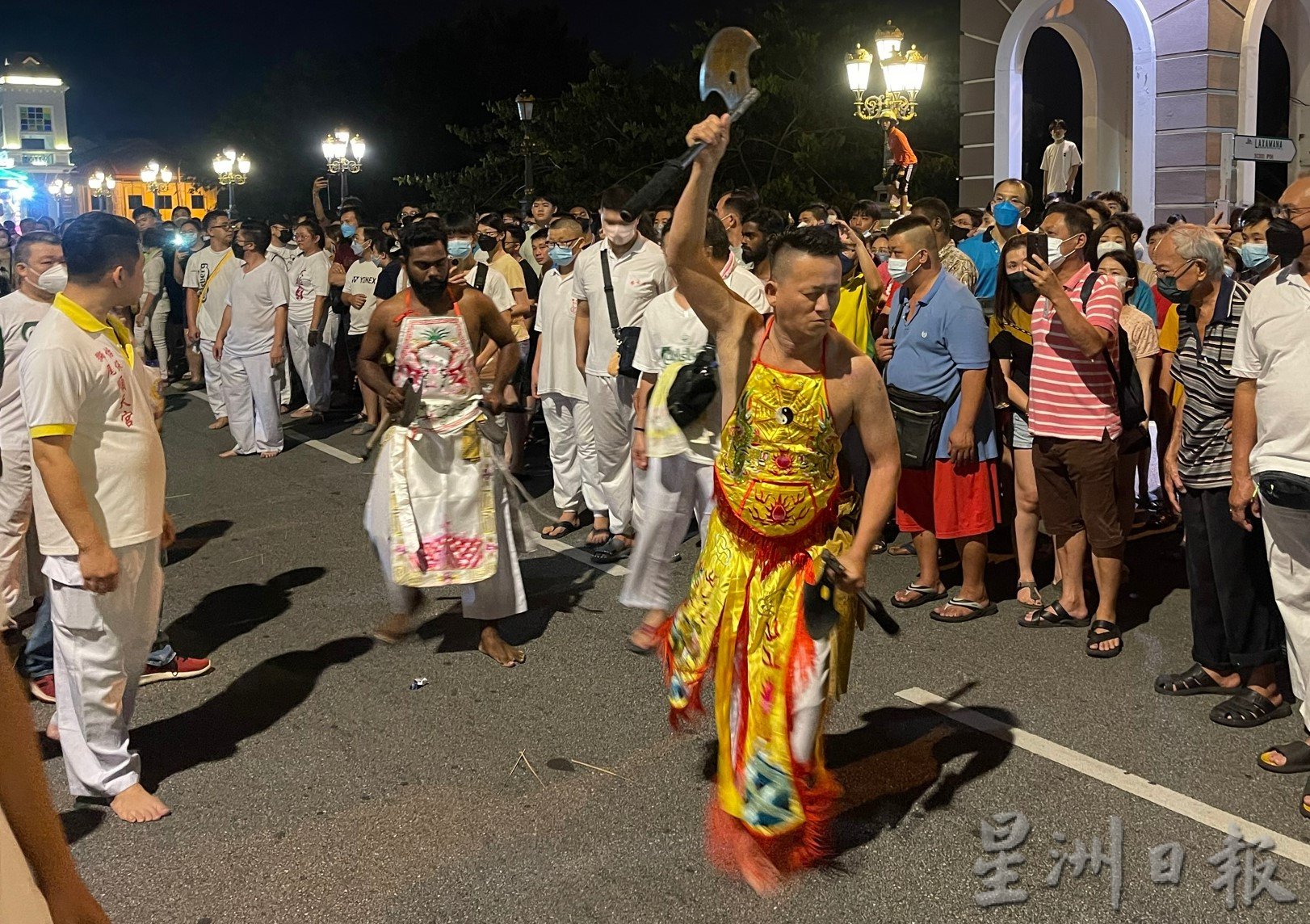 九皇爷诞接神  民众不睡看游行 休罗桥挤爆