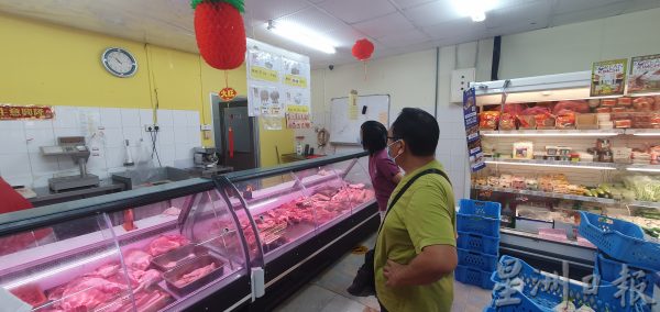 供fb/养猪场不断喊“缺货”调涨肉价;猪肉商感费解