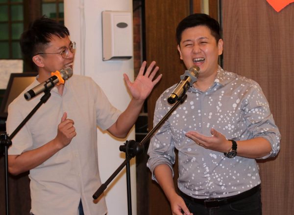 供FB／喝着茶，吃点心，看相声！“茶楼相声”首场演出哏多观众捧腹大笑