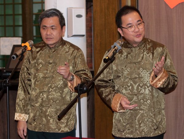 供FB／喝着茶，吃点心，看相声！“茶楼相声”首场演出哏多观众捧腹大笑