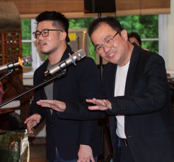 供FB／喝着茶，吃点心，看相声！“茶楼相声”首场演出哏多观众捧腹大笑