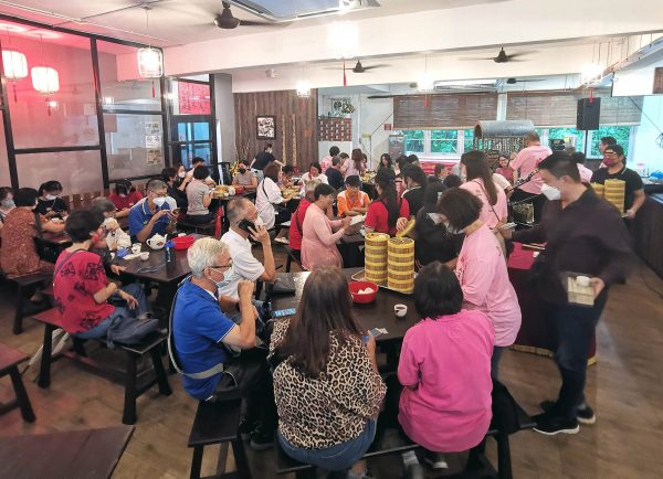 供FB／喝着茶，吃点心，看相声！“茶楼相声”首场演出哏多观众捧腹大笑