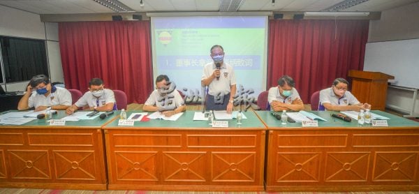 供FB/芙中2023年涨住宿费10%,学费保持不变