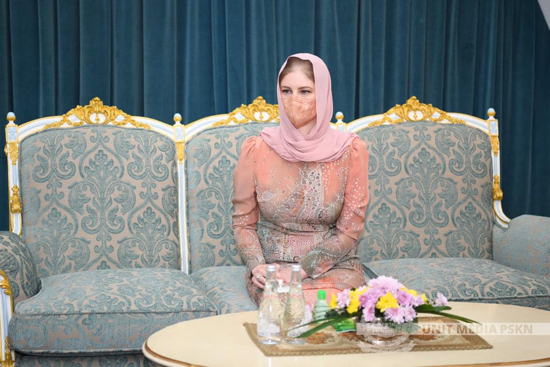 全:吉兰丹苏丹后努戴安娜首次亮相