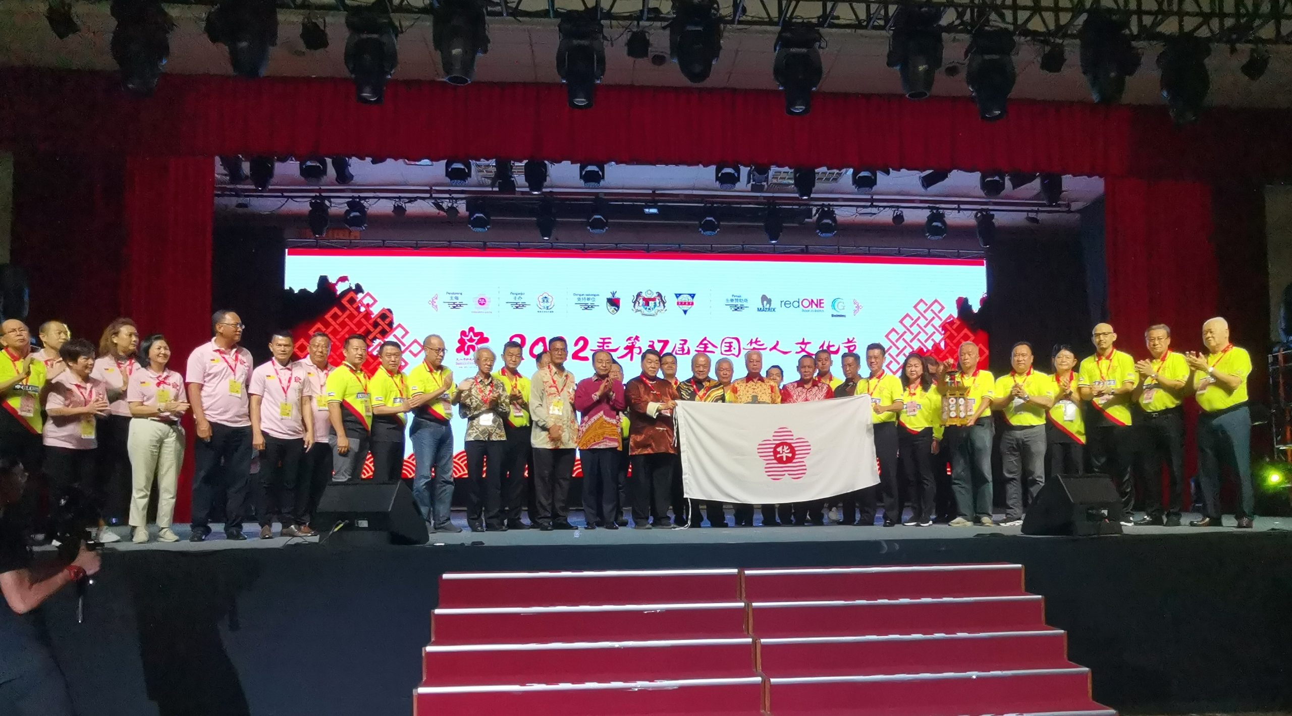 全国版:依斯迈沙比利:鼓励办文化活动促进各族相互理解