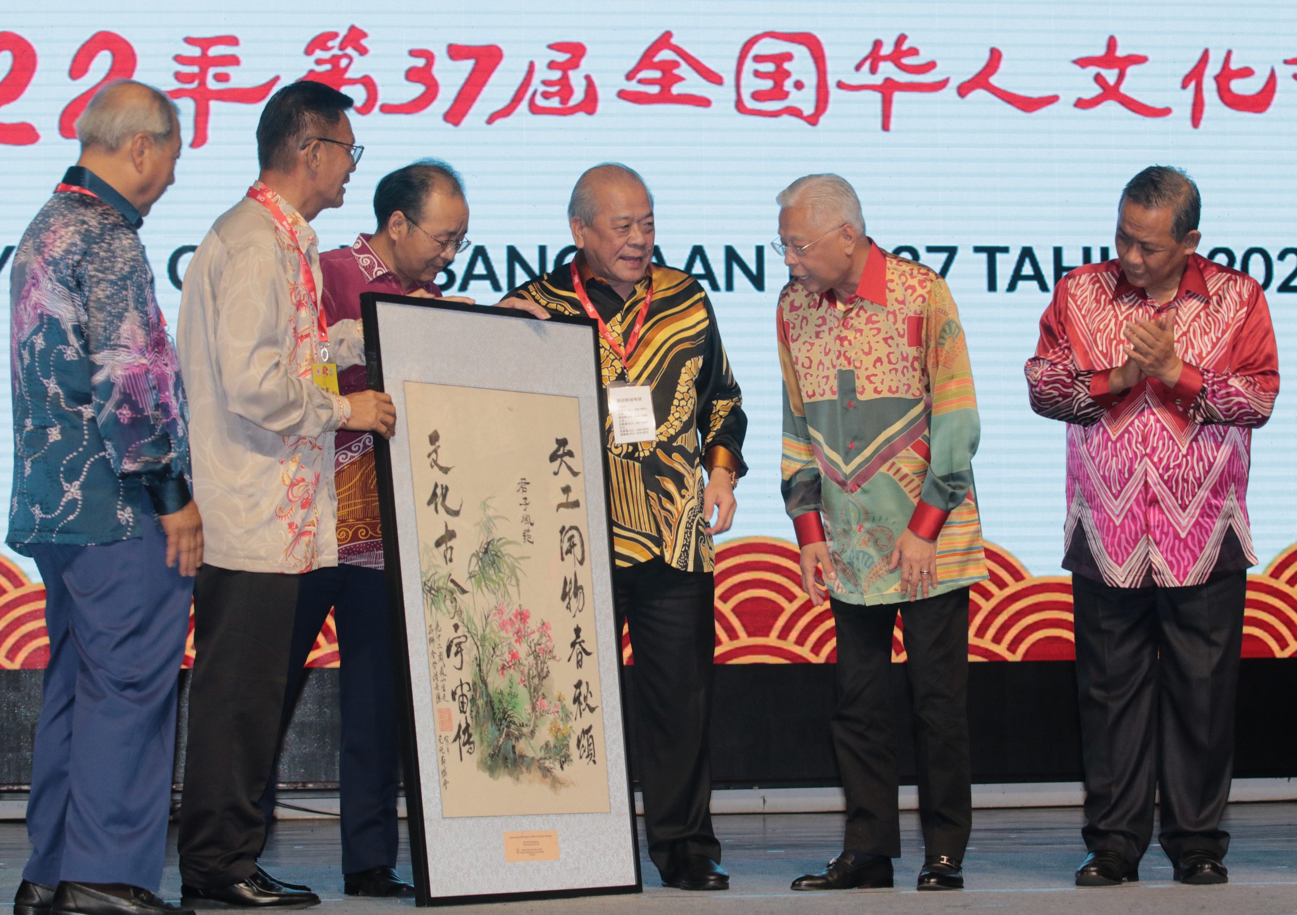 全国版:依斯迈沙比利:鼓励办文化活动促进各族相互理解