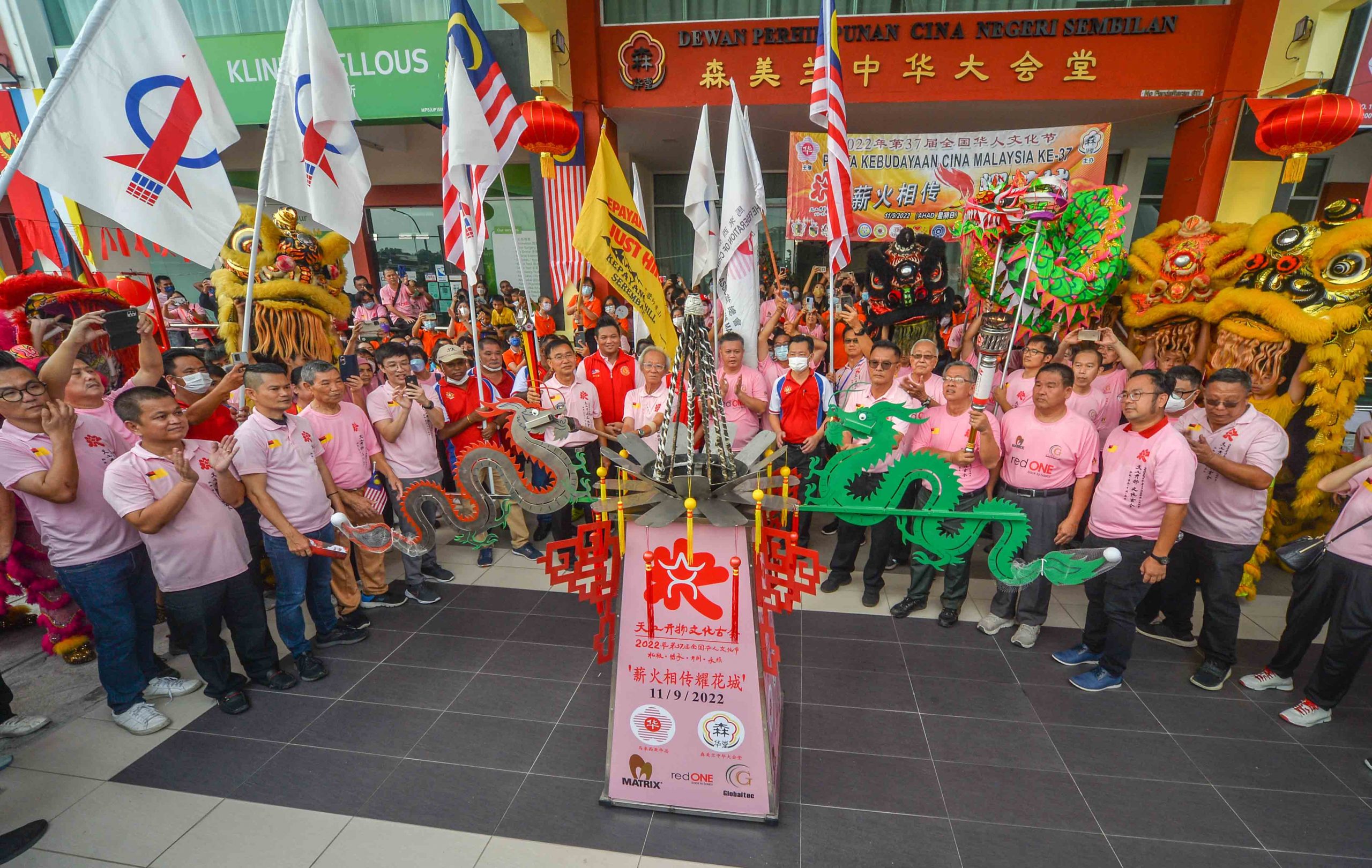 全国版:全国华人文化节“百里文化火炬行”圆满落幕