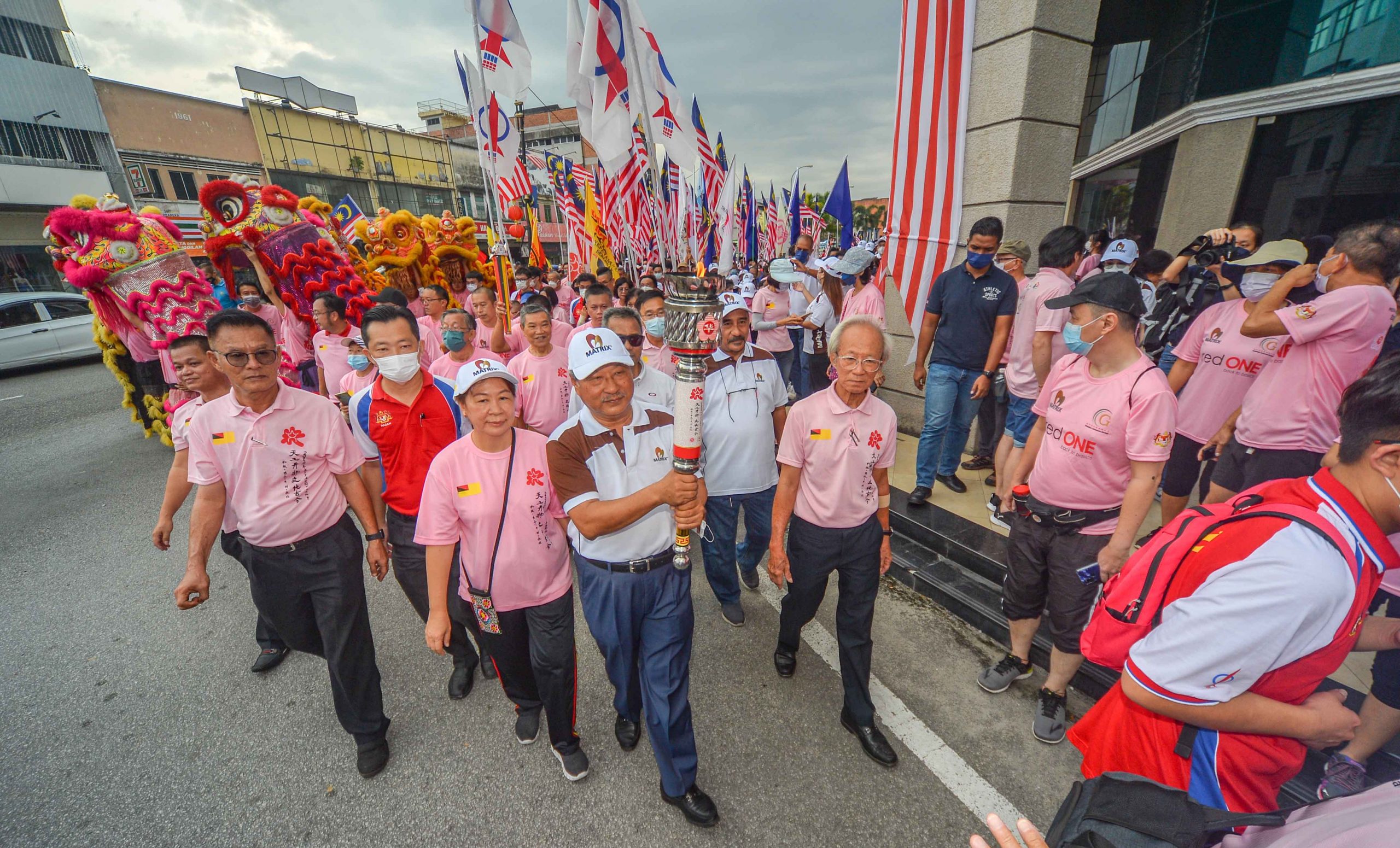 全国版:全国华人文化节“百里文化火炬行”圆满落幕