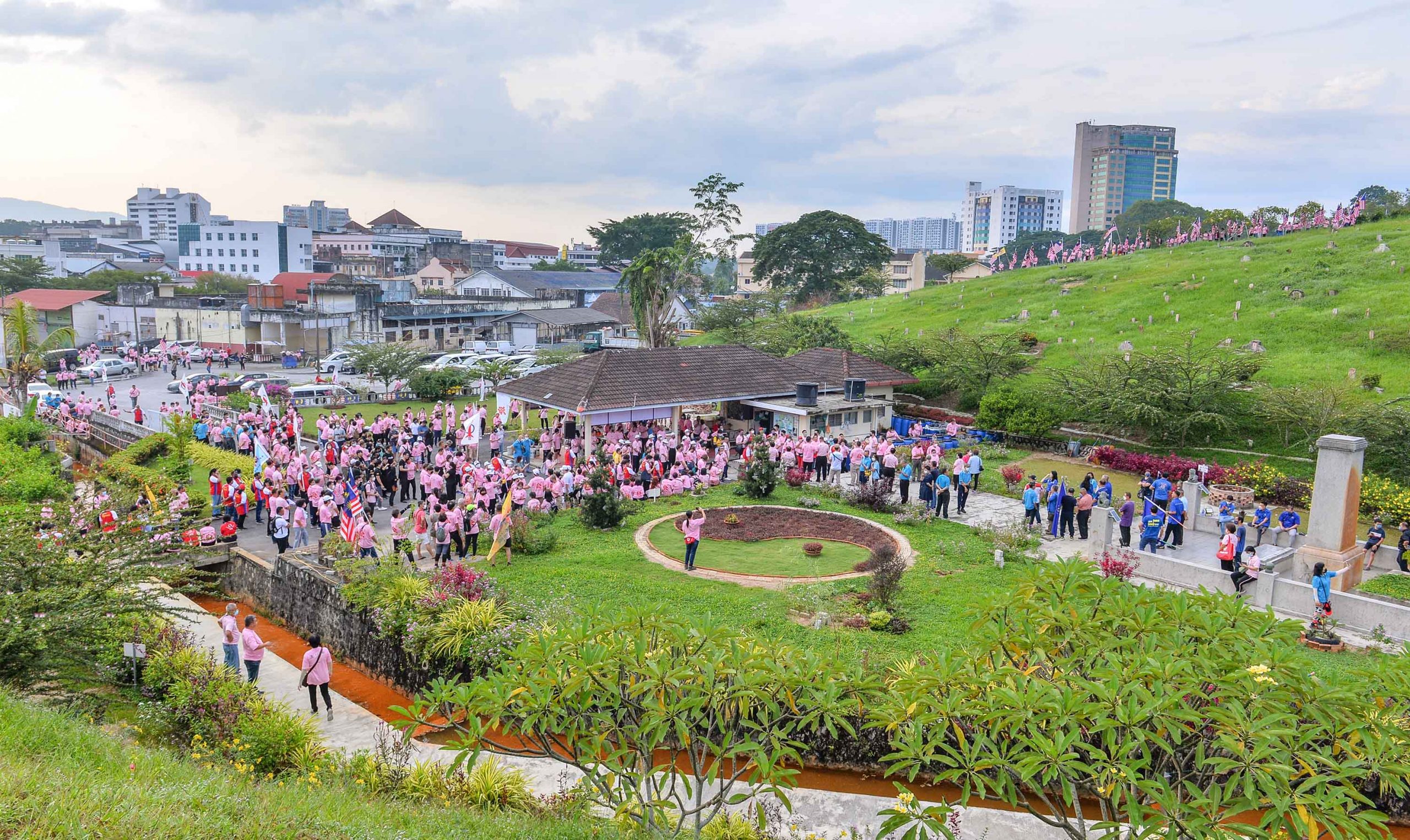 全国版:全国华人文化节“百里文化火炬行”圆满落幕