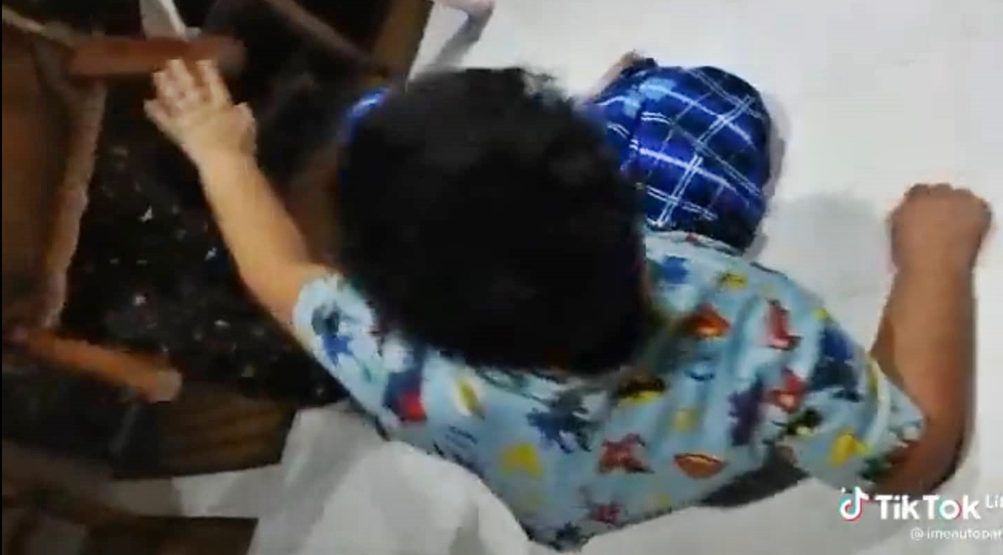 全国:哥打峇鲁一名36岁的母亲将木桌掷向8岁的儿子而涉嫌虐儿,已经被警方延扣7天协查。