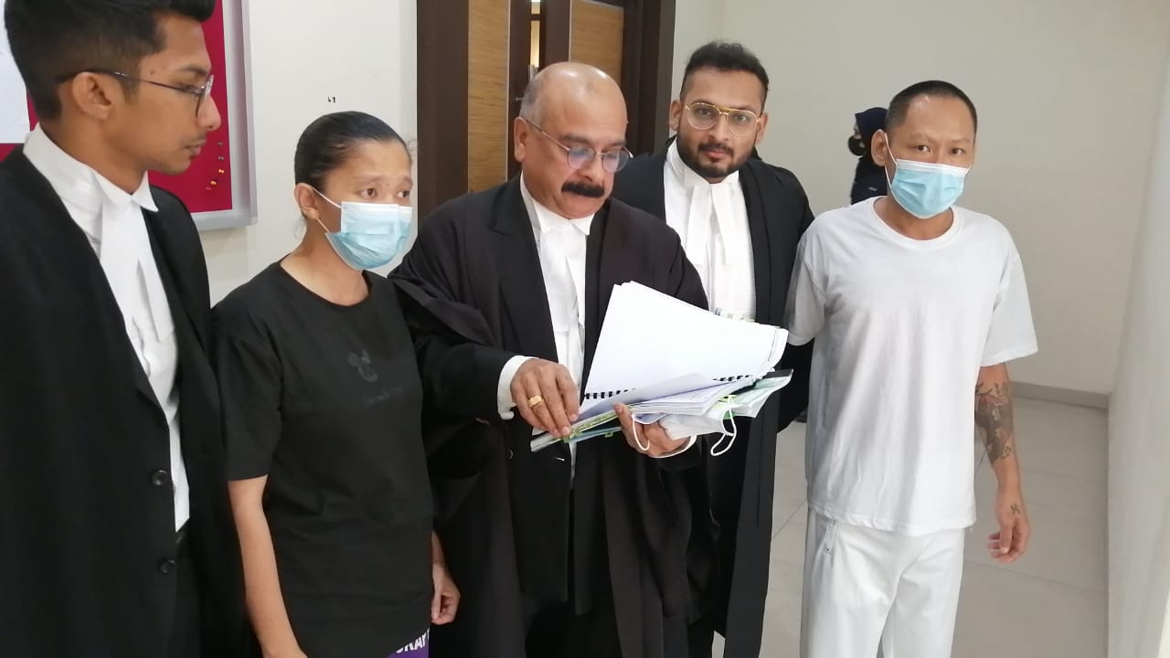 全国：新闻：被控贩毒华裔男女，因控方证据不足逃过死刑