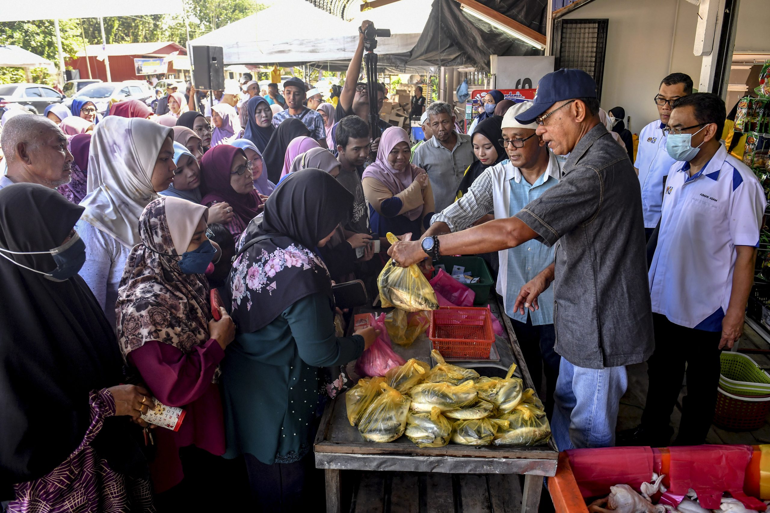 全国:贸消部促志工向未受水灾影响的州属获得赈灾物资
