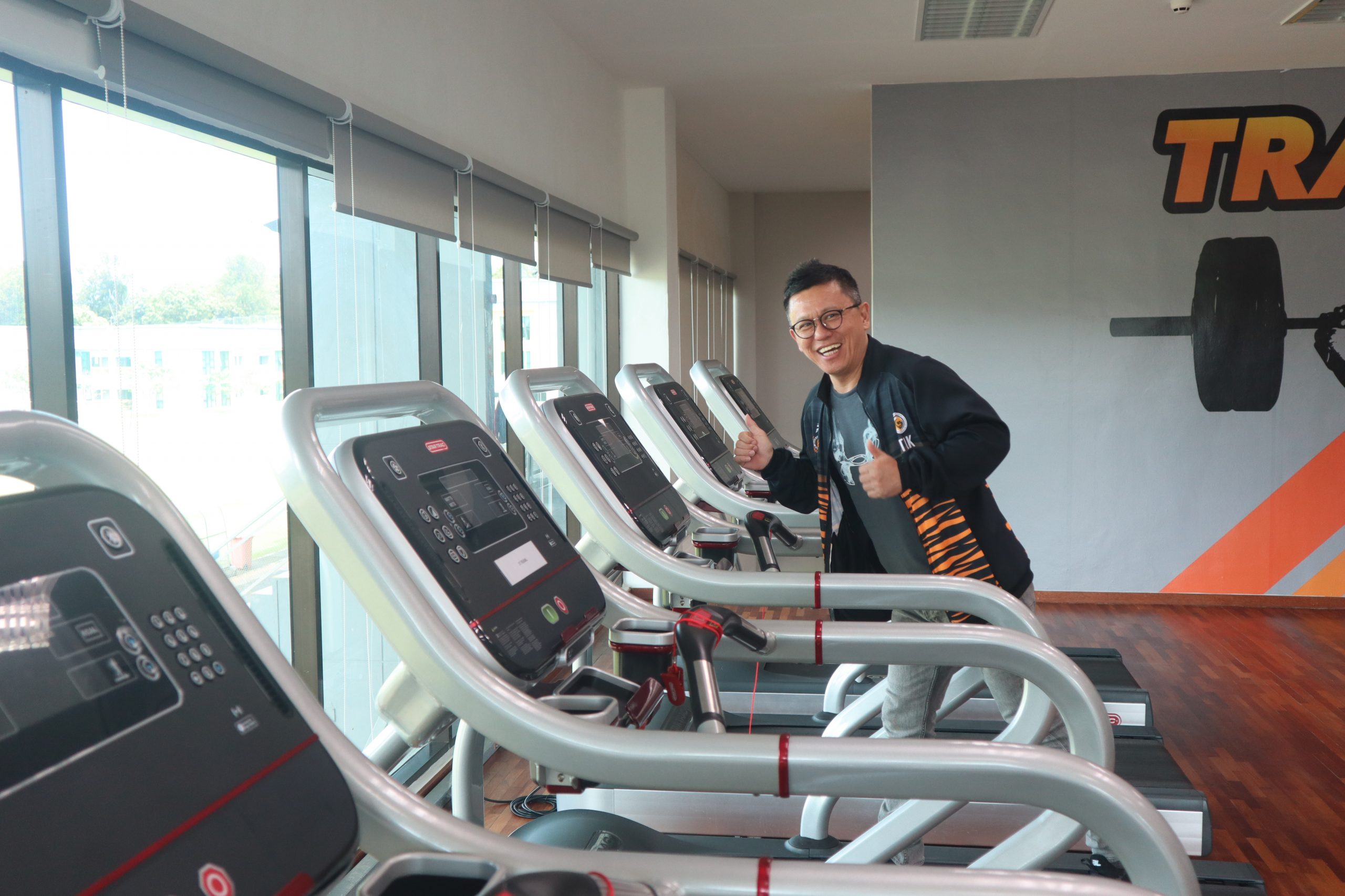 全:青年及体育部副部长拿督斯里郑联科披露,两名来自莫达达哈里足球学院(AMD)的学员获得国外足球俱乐部——卢森堡竞赛足球会联盟(Racing FC Union Luxemborg)的青睐,有意招揽入会。