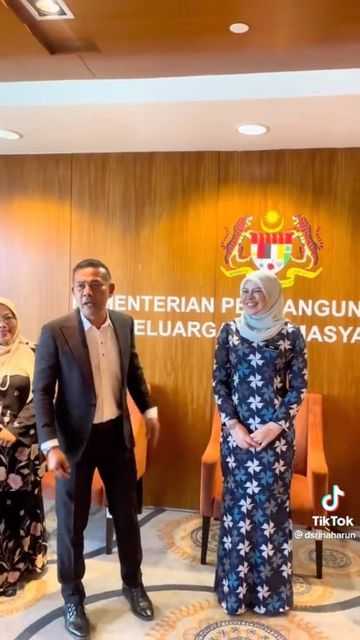 别政治化“女人迟起床”课题  丽娜：“请看活动内容！”