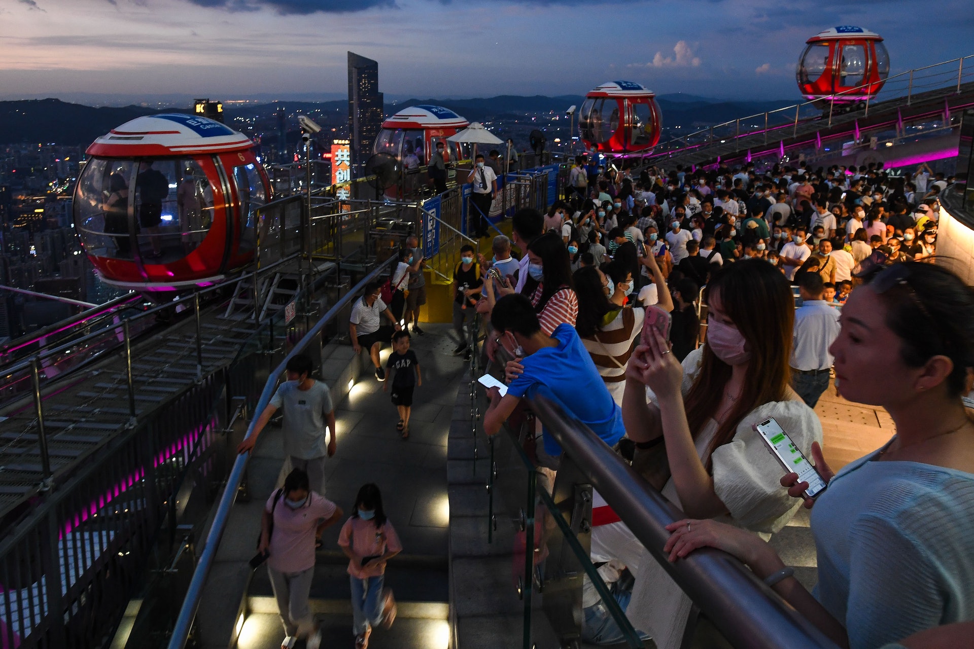 十一国庆黄金周,中国倡导就地过节 多地推行“落地检” 迎旅游高峰