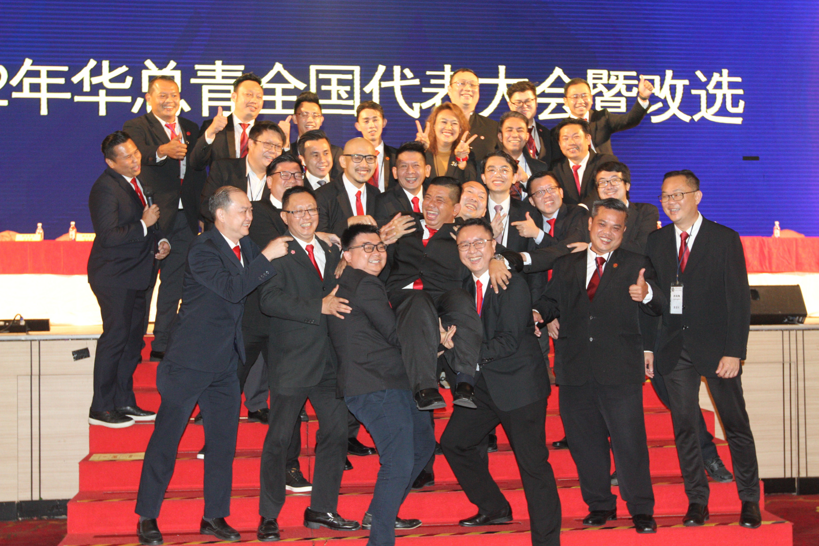 华总青新任总团长:骆建杋