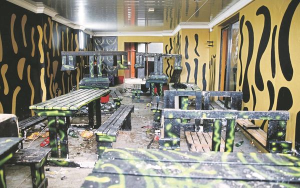 南非21少年集体暴毙酒馆!警曝「离奇死因」却藏匿报告 家属气炸