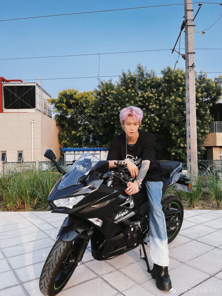 又一个时间管理大师?男星遭爆一夜见3女