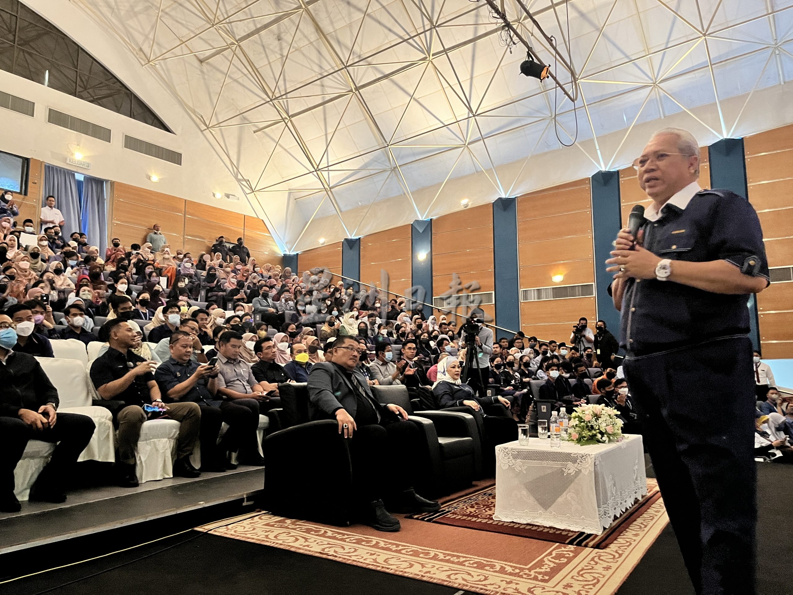 通胀文/安努亚慕沙