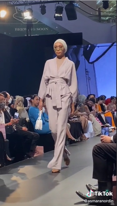 台上模特 台下医学系学生  马来女子：享受我的斜杠人生！