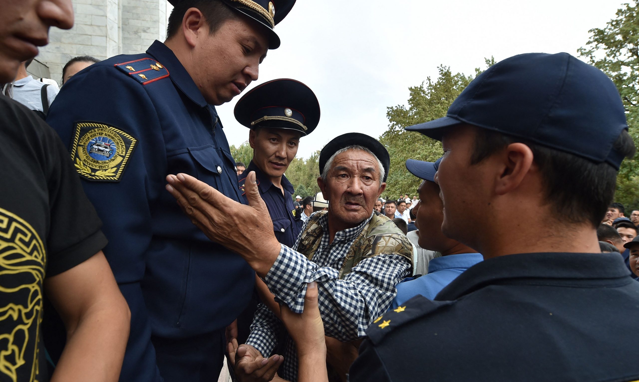 吉尔吉斯与塔吉克再爆冲突 最少24人死87伤