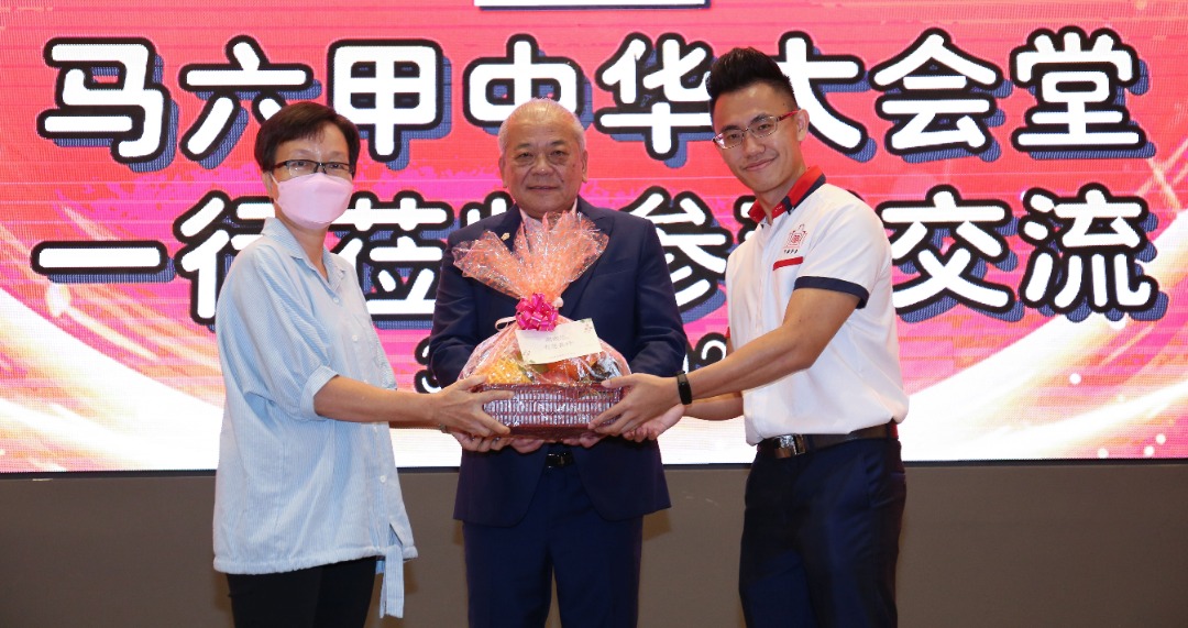 吴添泉：中文是国际语文华裔应学习掌握