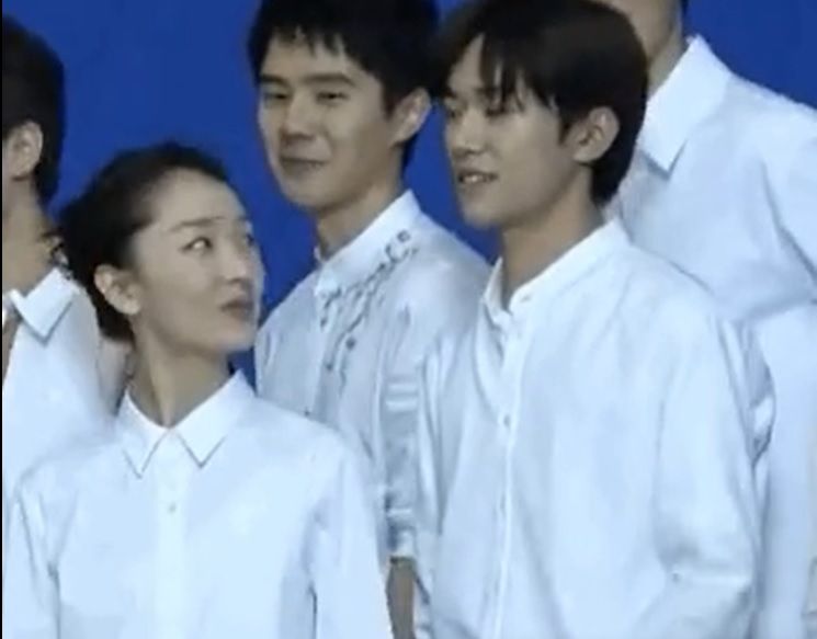 周冬雨刘昊然热恋同居？ 直接刷卡进家被拍 