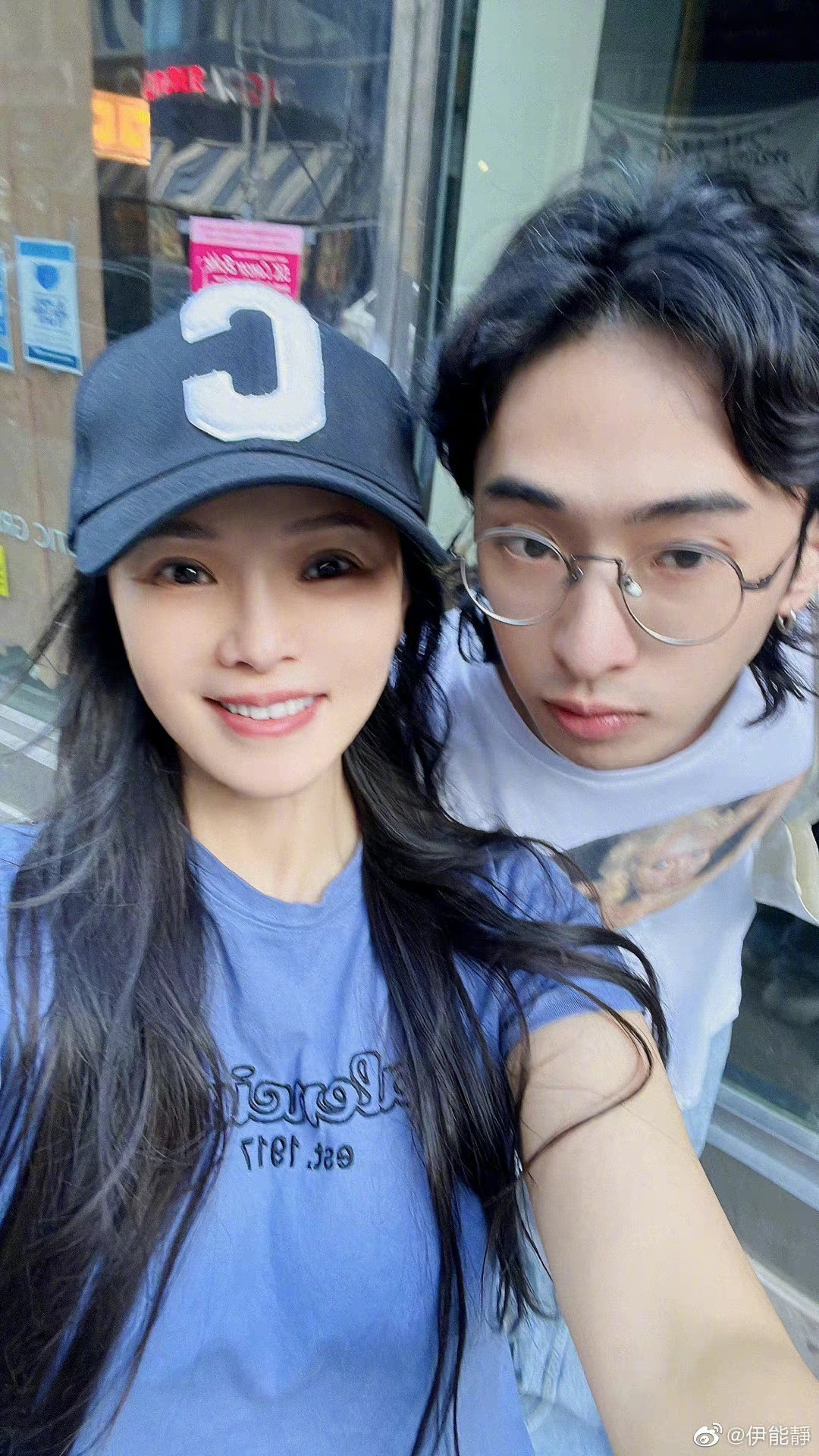 哈利作品入选苏富比 伊能静兴奋到睡不着