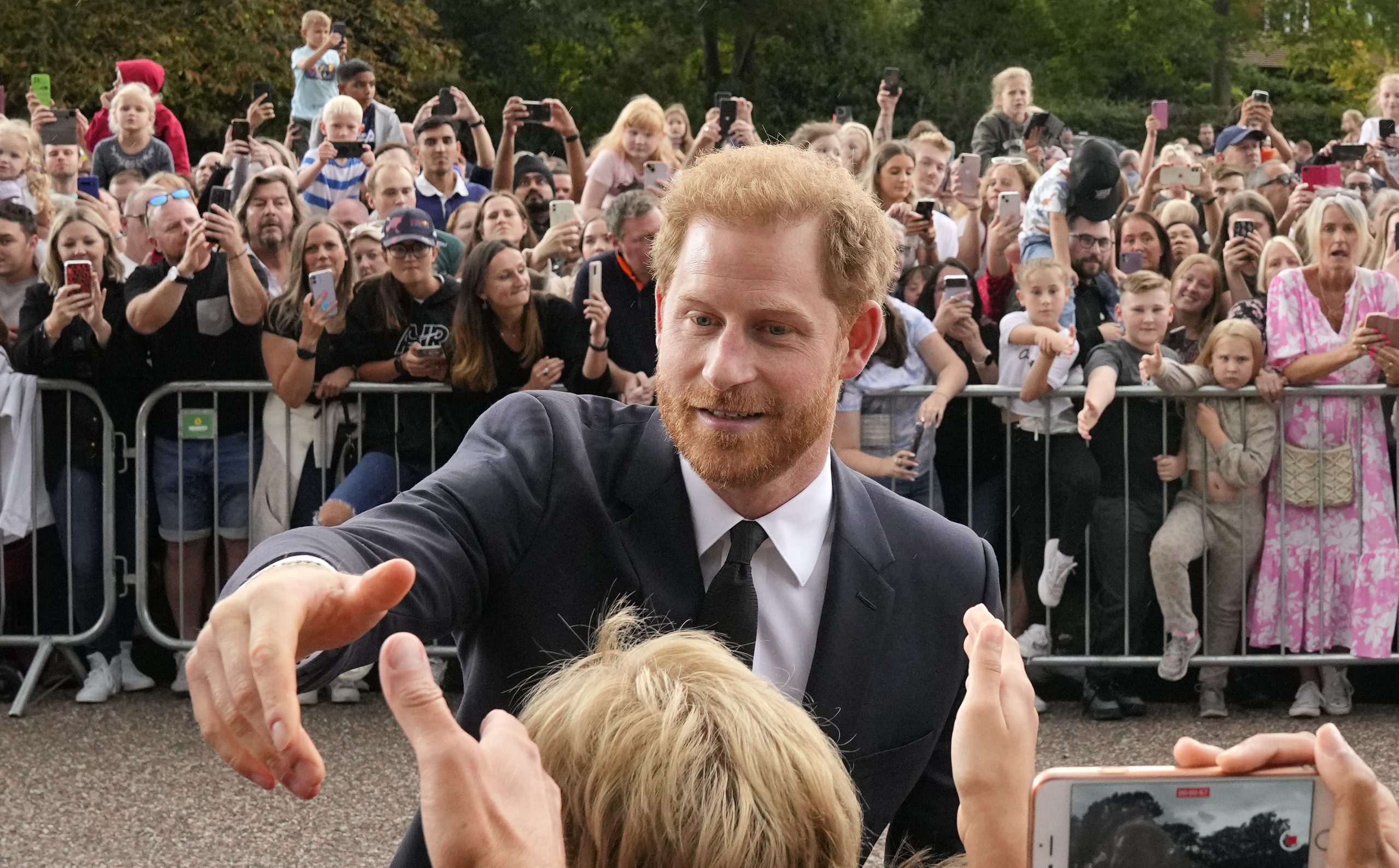 哈里王子首发声明感谢奶奶 “您和爷爷平安地团聚了!”