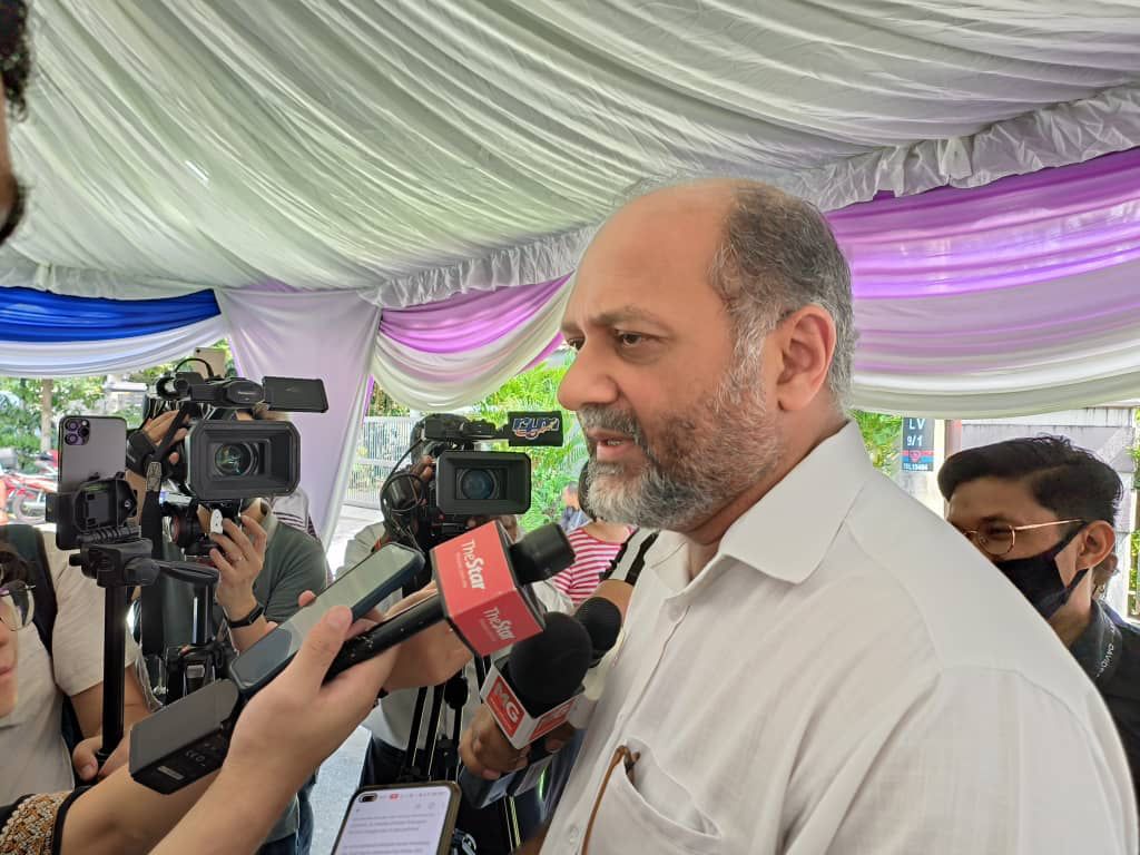 哥宾星:父亲卡巴星与三美威鲁 政见不同但相互敬重