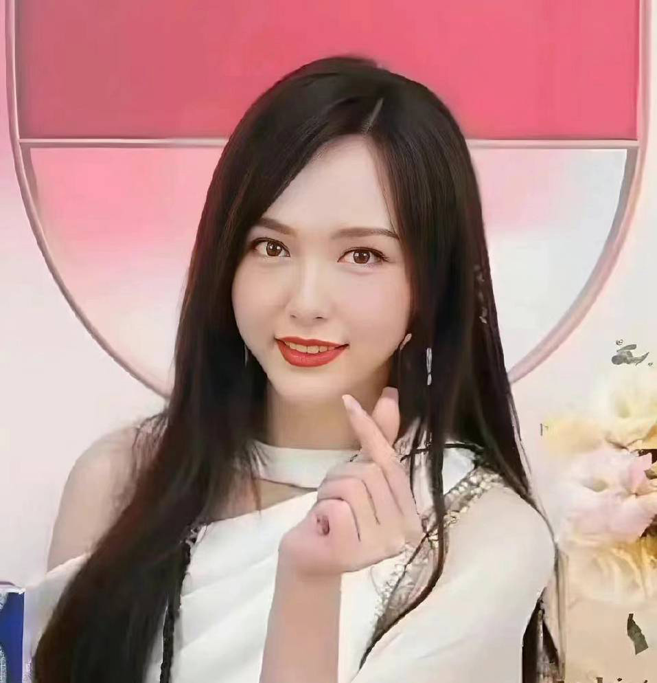 唐嫣直播仅200观众   脸肿被质疑打针