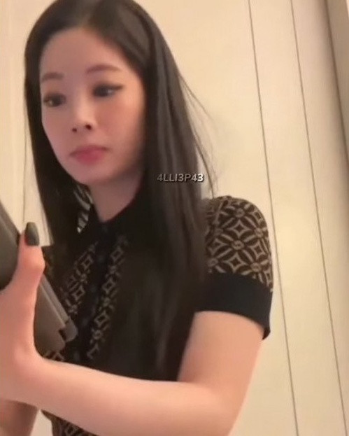 多贤@TWICE直播跳过Lisa@BP歌曲  双方粉丝爆骂战