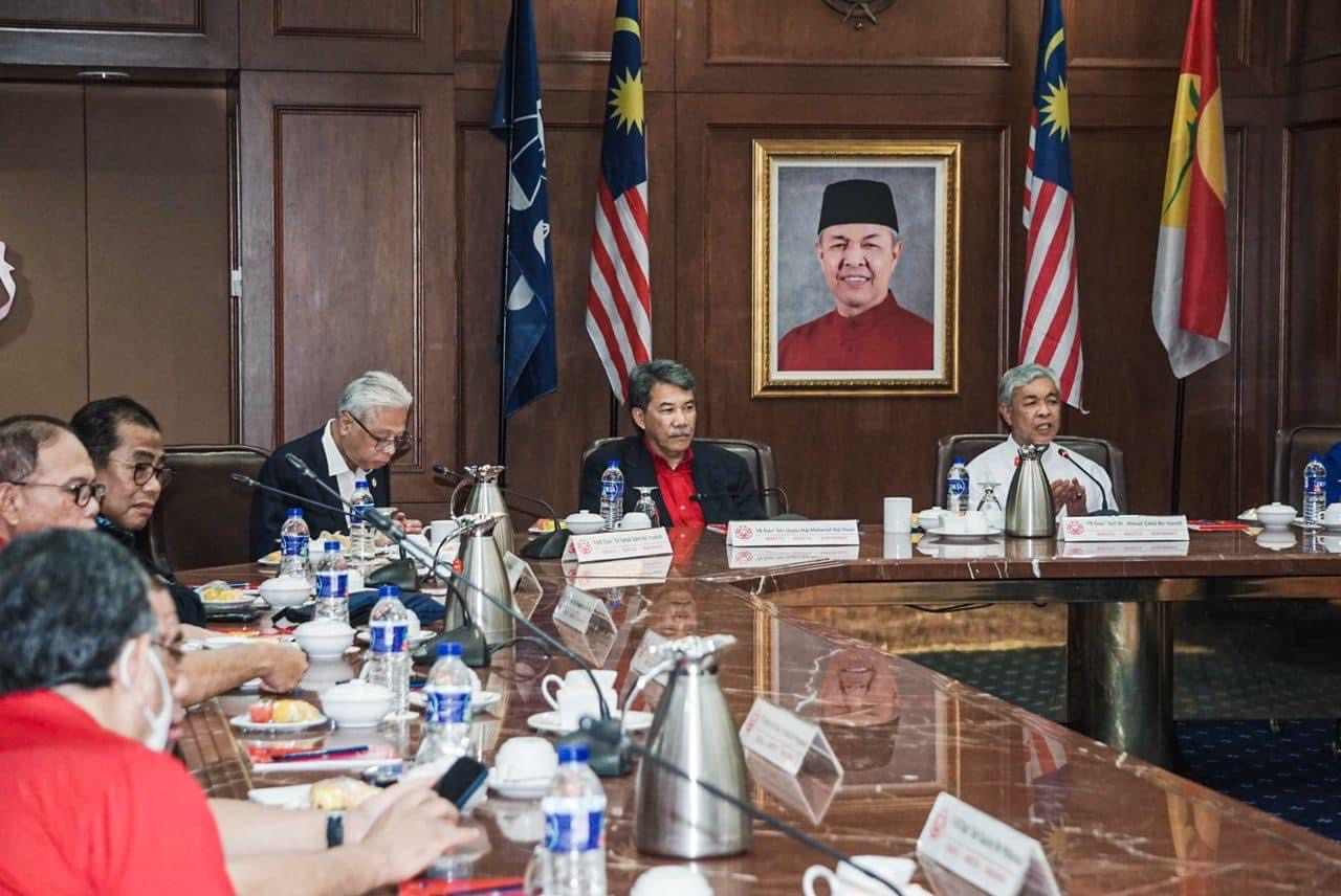 夜报封面∕巫统会议/截至下午4时