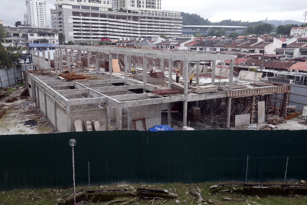 大都会/封面/ 明察暗访:蕉赖大巴刹因在敦拉萨镇“市局房屋”住宅单位的规划范围内需搬迁 / 9图
