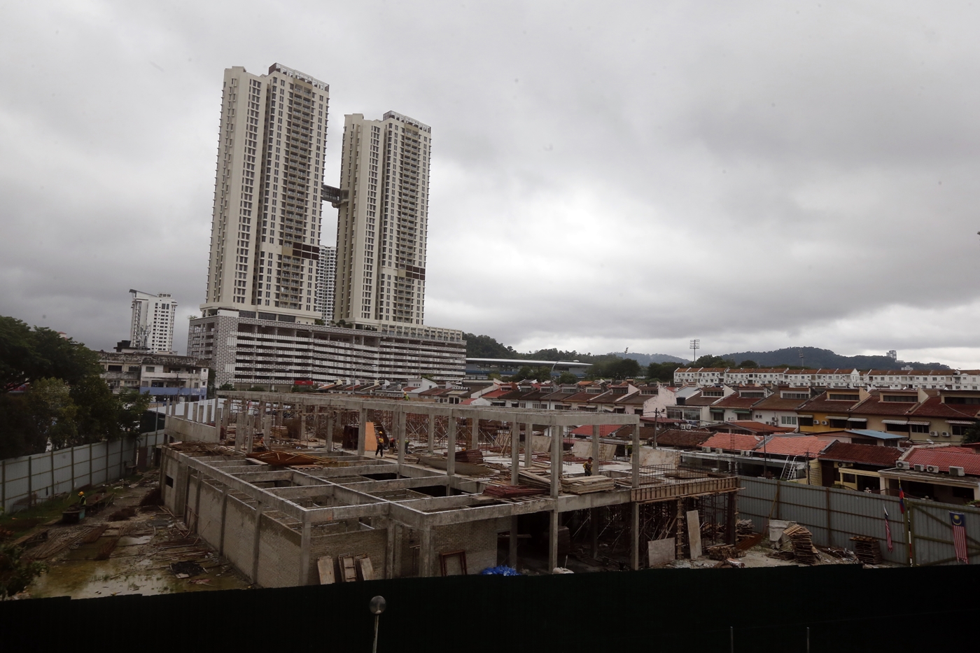 大都会/封面/ 明察暗访：蕉赖大巴刹因在敦拉萨镇“市局房屋”住宅单位的规划范围内需搬迁 / 9图  