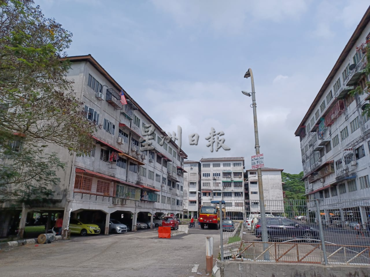 许来贤,加影廉价组屋和老旧花园的基建,特别拨款提升