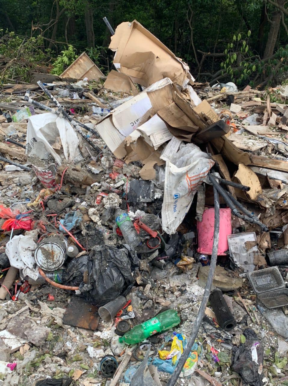 +大都会:巴生南海峡路工业区,现非法垃圾堆/3图