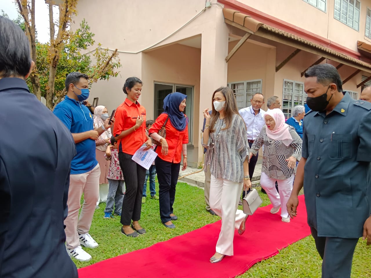 大都会：雪苏丹后东姑诺拉茜京出席巴生特殊学校义卖会
