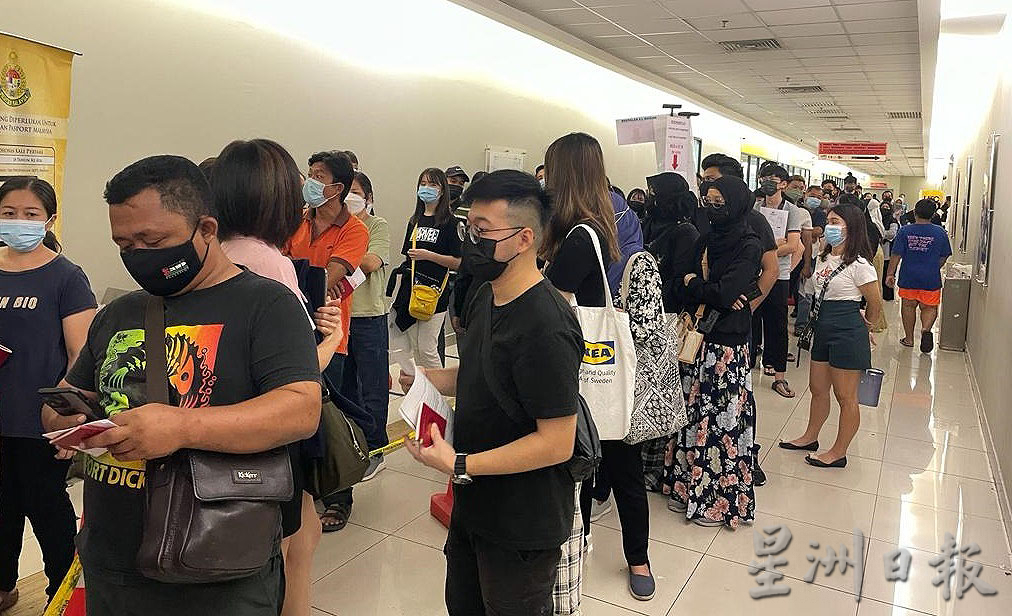 大霹雳时事焦点／多数民众逛街出游不松懈  继续“罩”顾好自己 