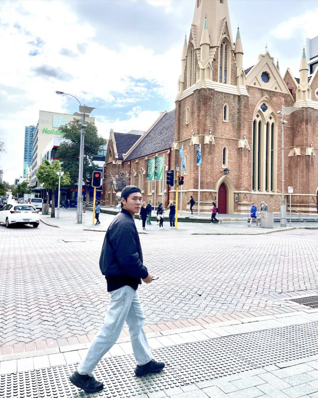 大马歌手澳洲行生死一线 险与对向来车对撞