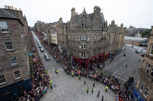 天下事配图 等下补图说 BRITAIN ROYALTY:The Queen's coffin arrives in Edinburgh