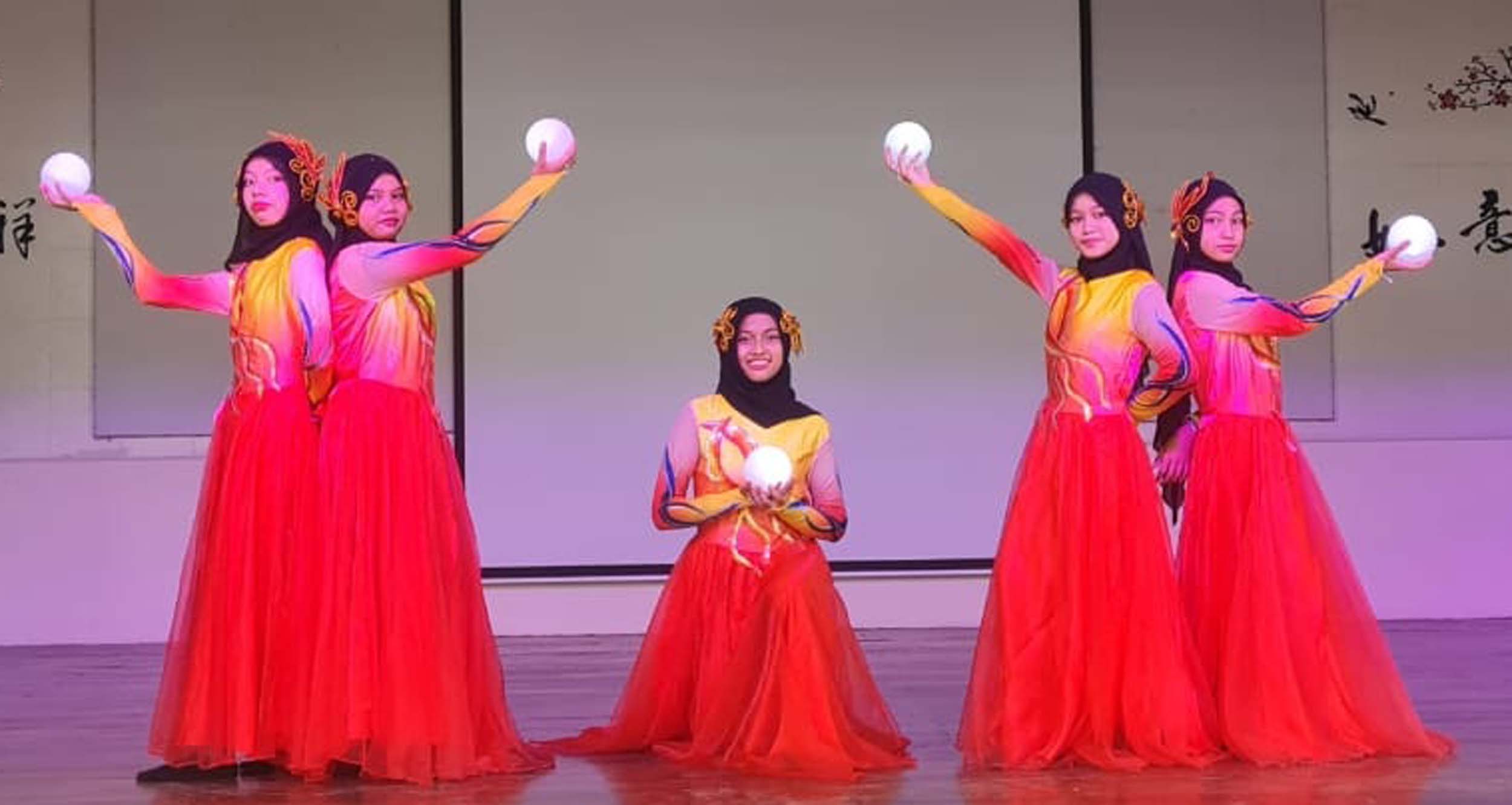 天定华中各族师生同庆中秋