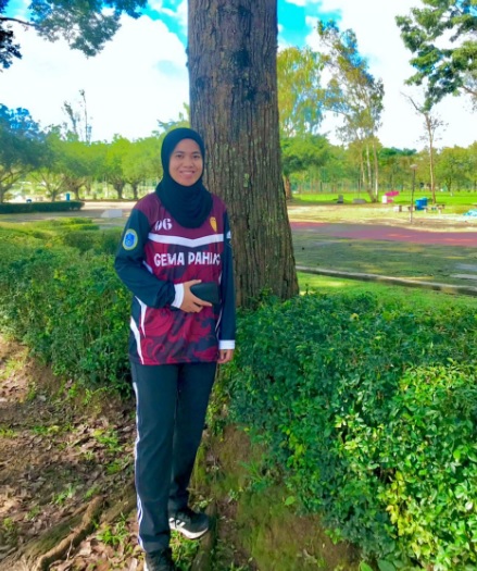  女子大学毕业卖章鱼烧被嘲讽 大叔：“一天可赚RM100吗？”	↑ 