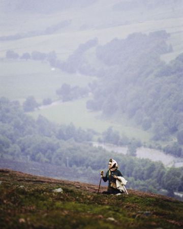 女王一个人去远方旅行了 英王室公布「最后致敬照」逼哭世人