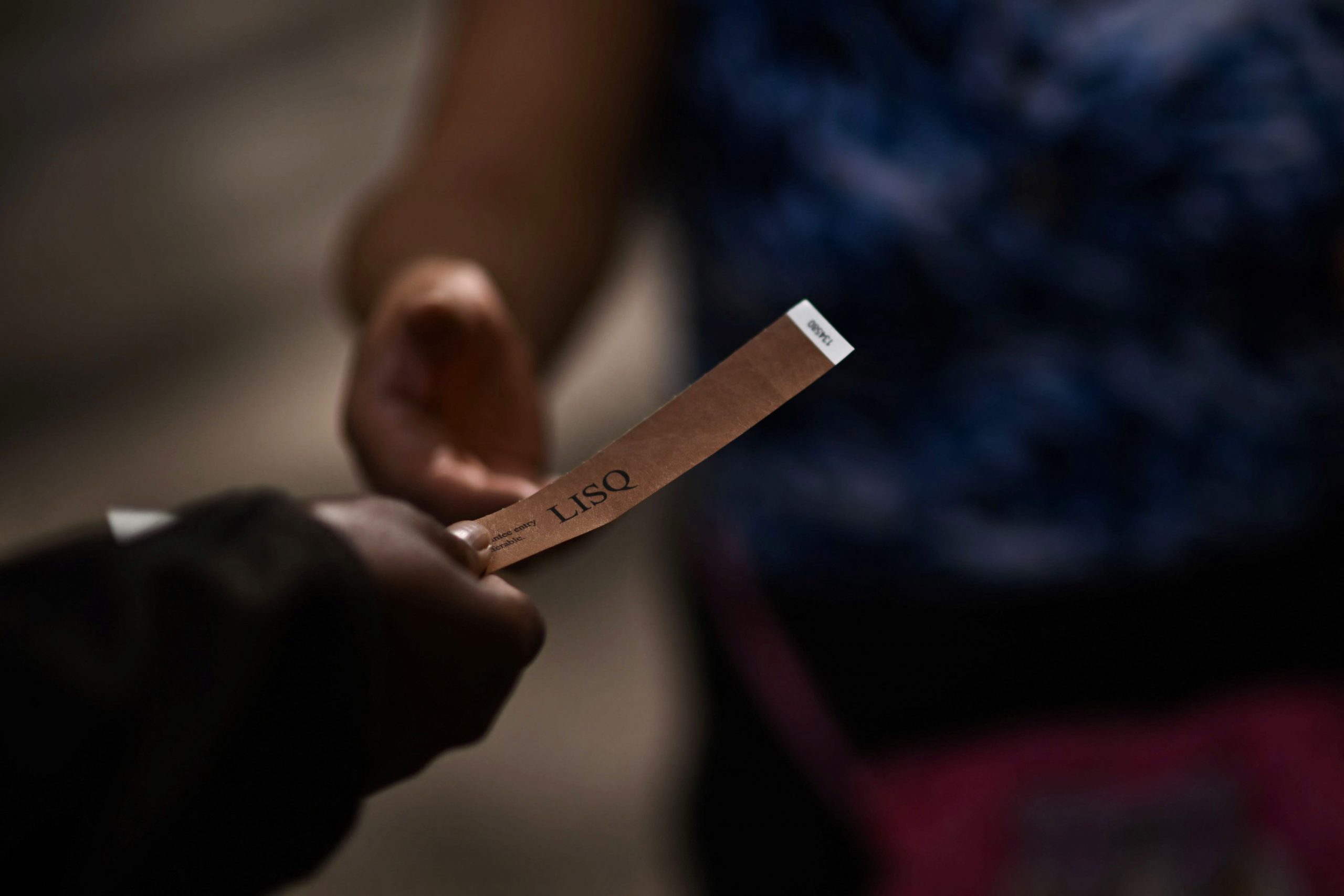 女王逝世“这张用过的纸”竟要价逾35万令吉 网惊:这国家疯了