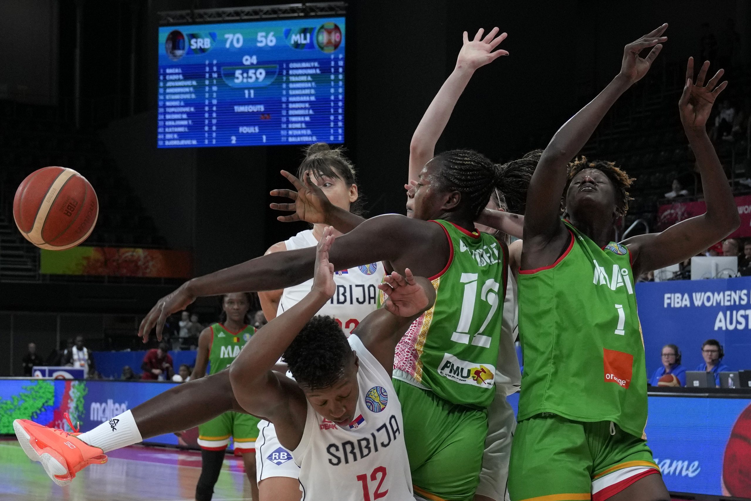 女篮世界杯| 乱入对手访问意外被拍到 马里球员互殴让人傻眼