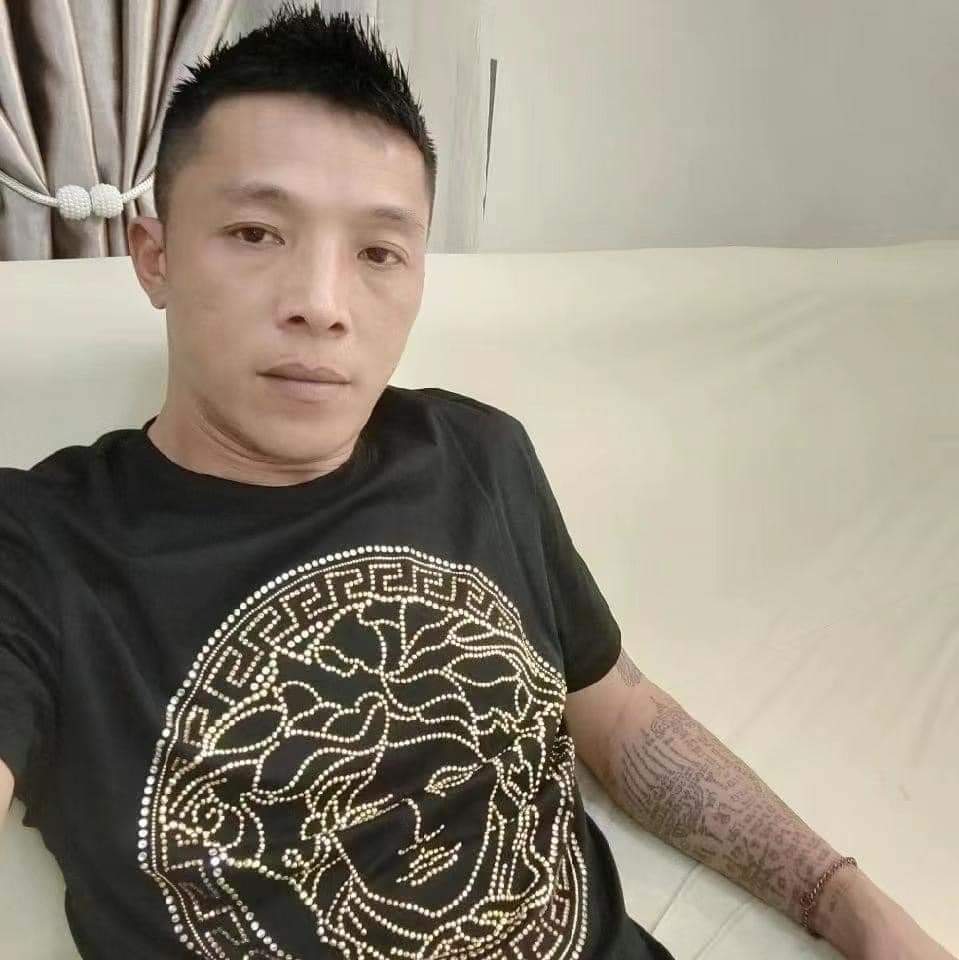 妻报复买凶杀夫14刀  警方：女嫌犯策划已久  谎称“劫杀”