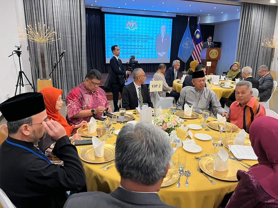 巫统领袖随首相团访纽约引争议