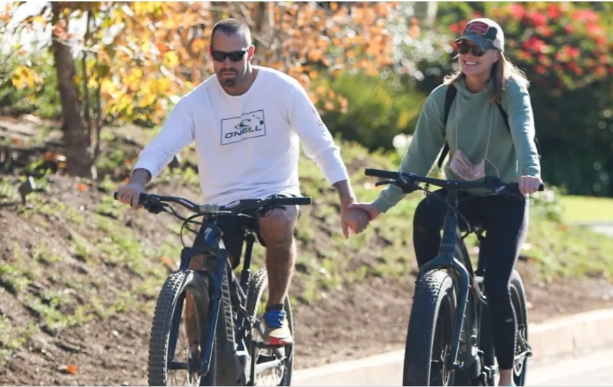 差19岁姐弟婚破局  罗苹莱特3度离婚